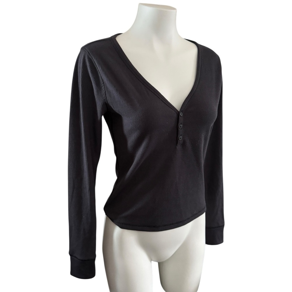 Fabletics charcoal grey waffle knit Long-Sleeve Henley Top, sz M - Picture 3 of 5